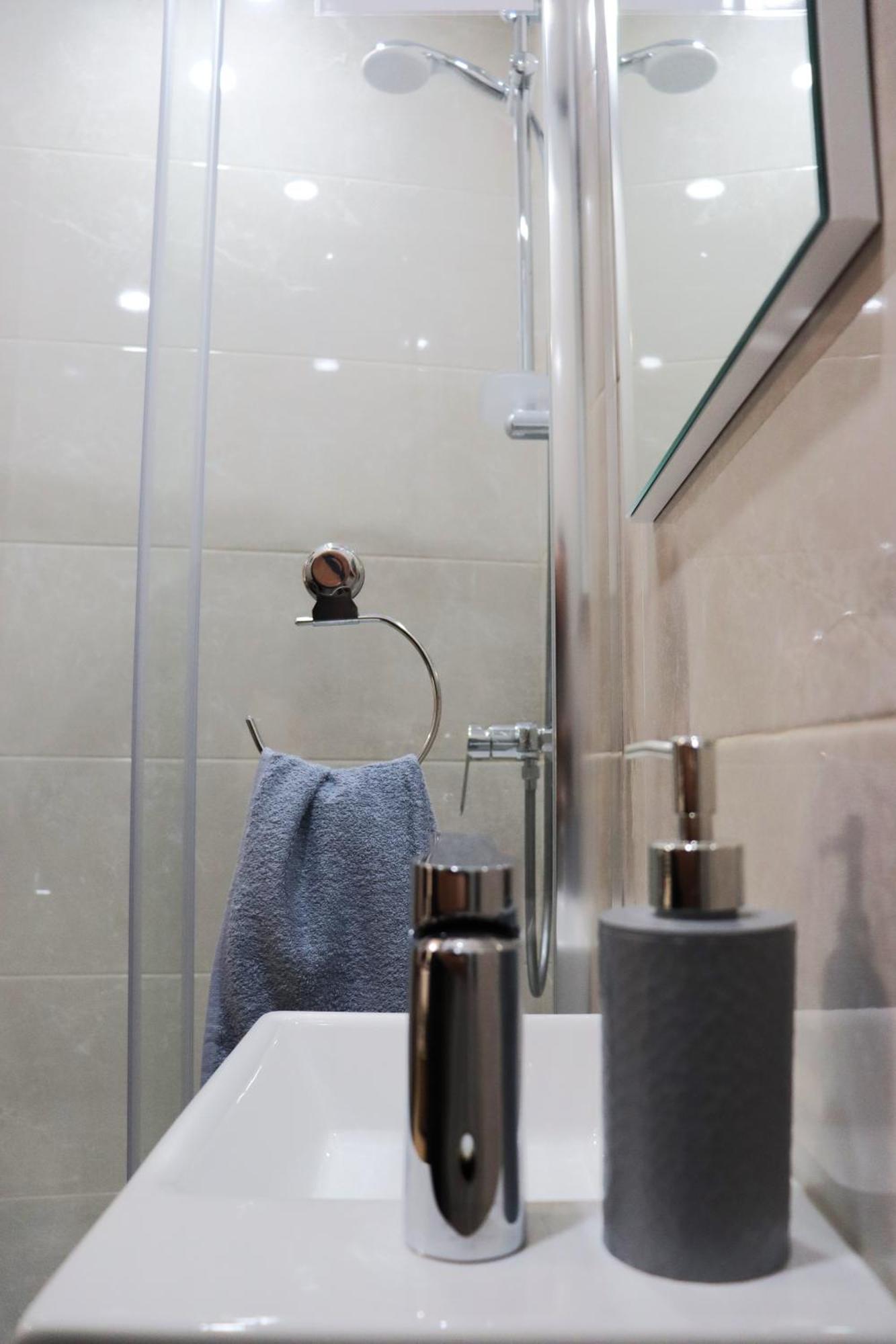 Sc6 - Modern & Spacious 2 Bed Apartment