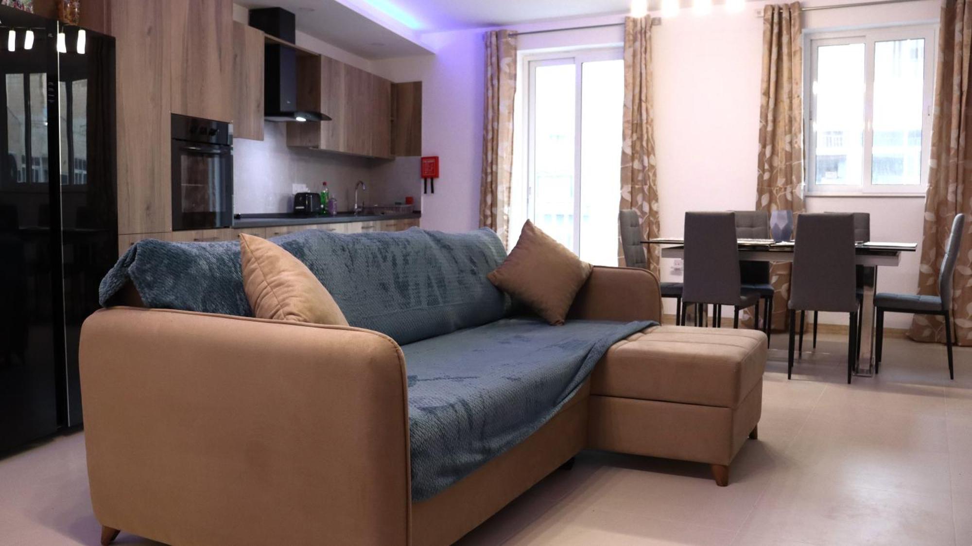 Sc6 - Modern & Spacious 2 Bed Apartment *